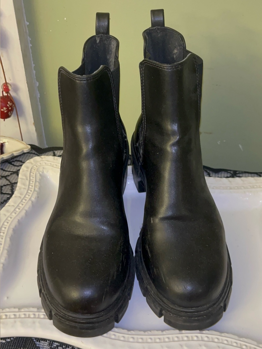 Steve Madden black lug-sole Chelsea boots Size 7